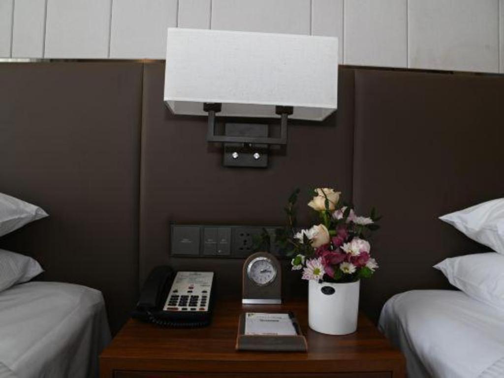 Friendship Jing Bin Building Hotel 4*